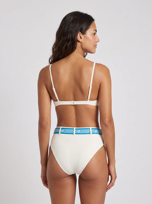 Ceinturé Cap Blanc, porté vue dos en studio, maillot de bain Palm Club