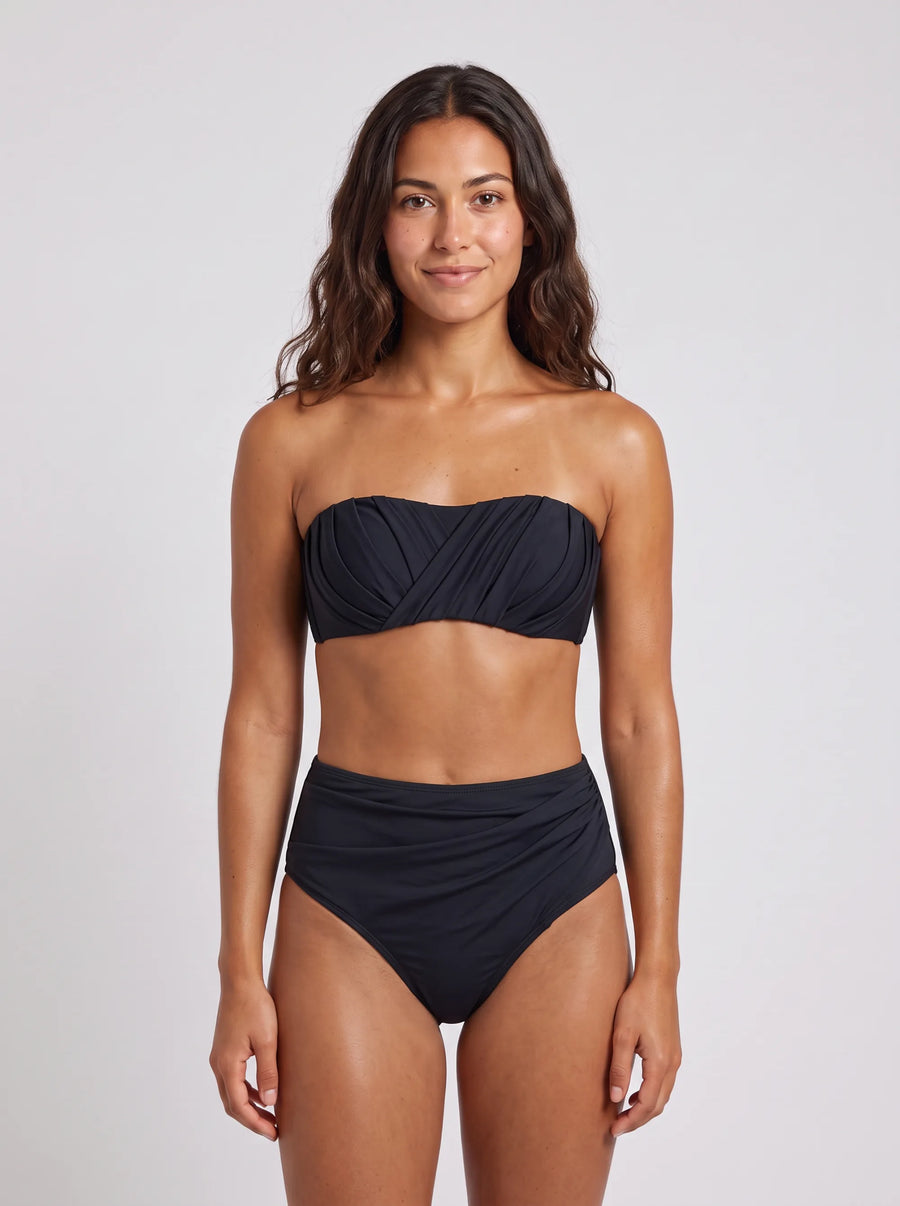 Ensemble La Digue, porté vue face en studio, maillot de bain Palm Club