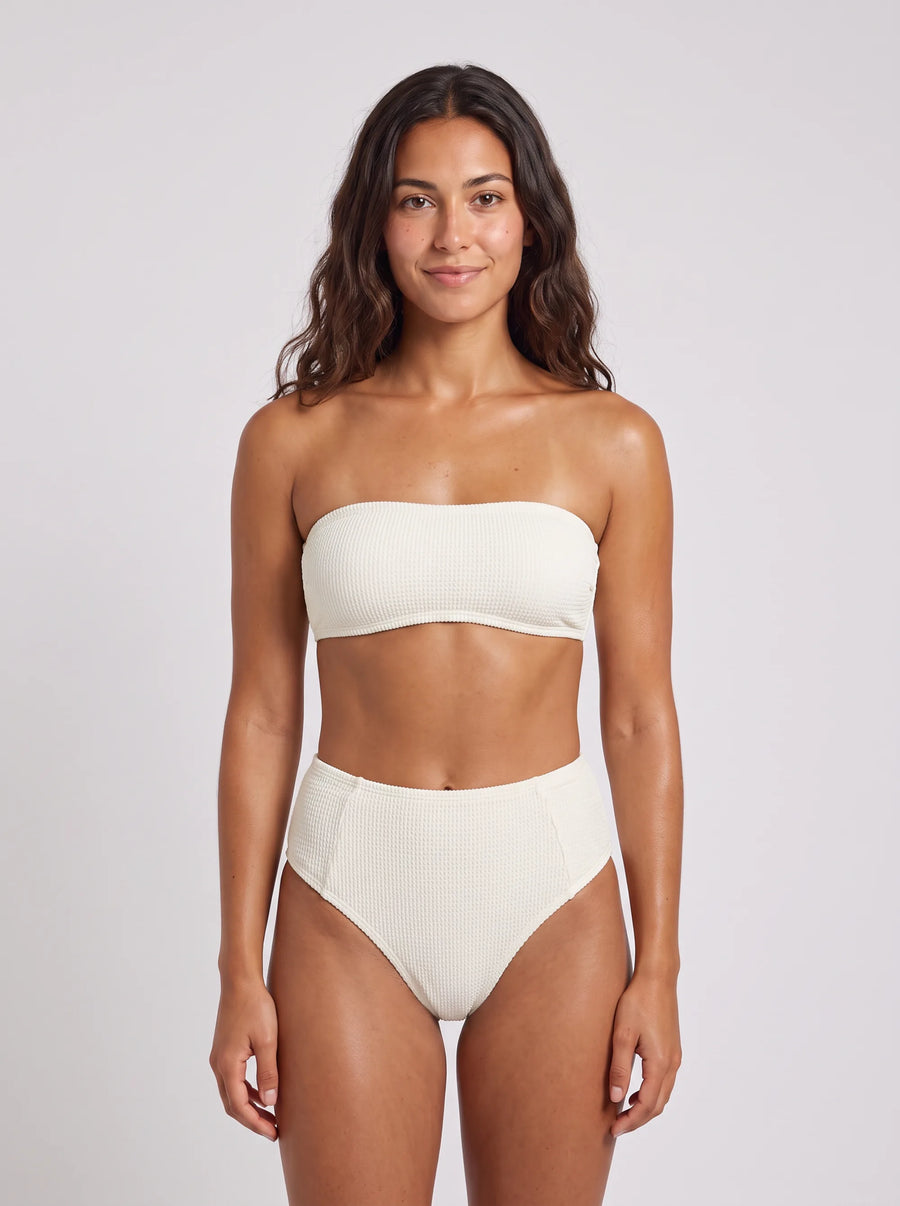 Ensemble Solarium, porté vue face en studio, maillot de bain Palm Club