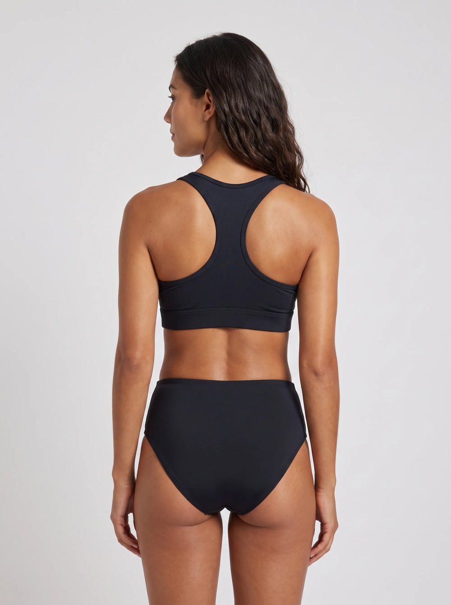 Brassière Cabine 9, porté vue dos en studio, maillot de bain Palm Club