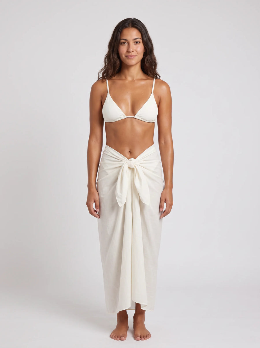 Paréo Quatorze Heures, porté vue face en studio, maillot de bain Palm Club