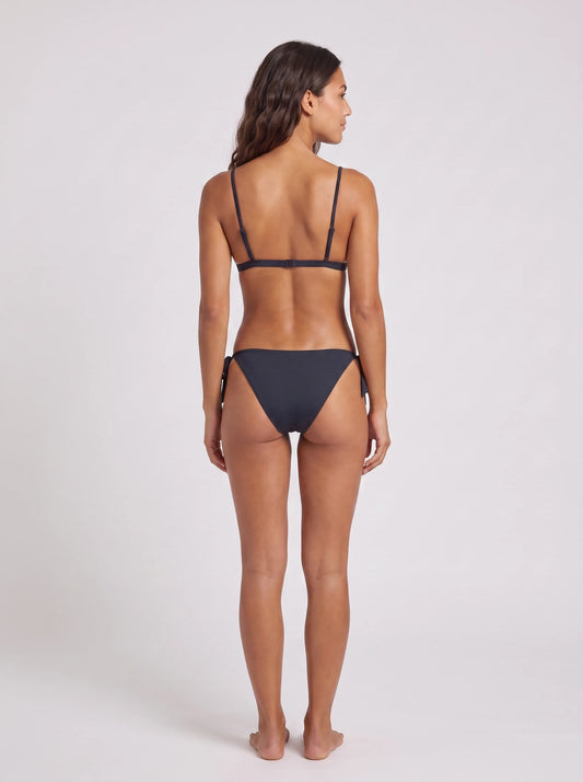 Noué Presqu'île, porté vue dos en studio, maillot de bain Palm Club