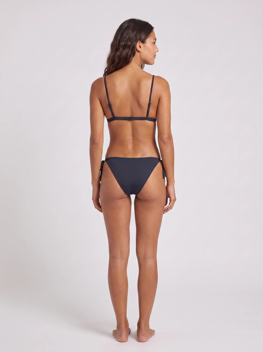 Noué Presqu'île, porté vue dos en studio, maillot de bain Palm Club