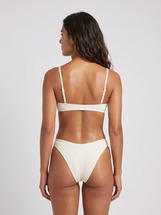Échancré Côtelé Les Salins, porté vue dos en studio, maillot de bain Palm Club